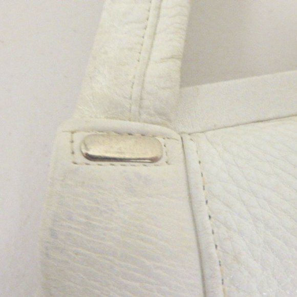 Vintage white designer leather handbag small - Picture 9 of 9